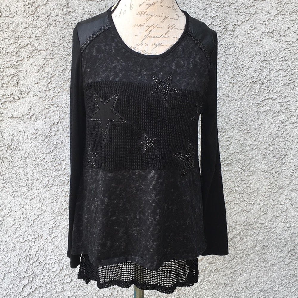 Black long sleeve top by Yikeren